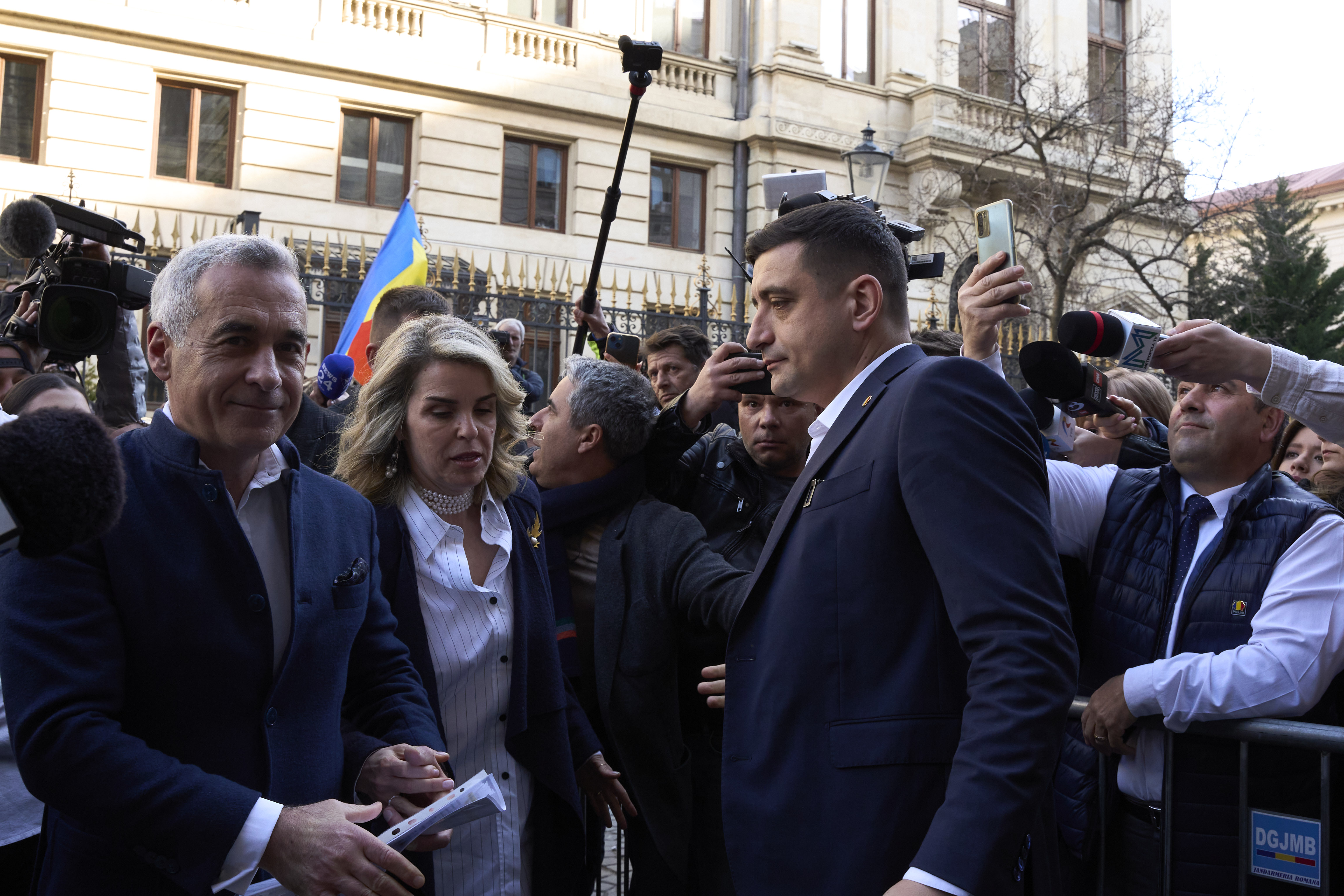 Călin Georgescu, his wife Cristela, and George Simion. Photo: Wikimedia Commons.